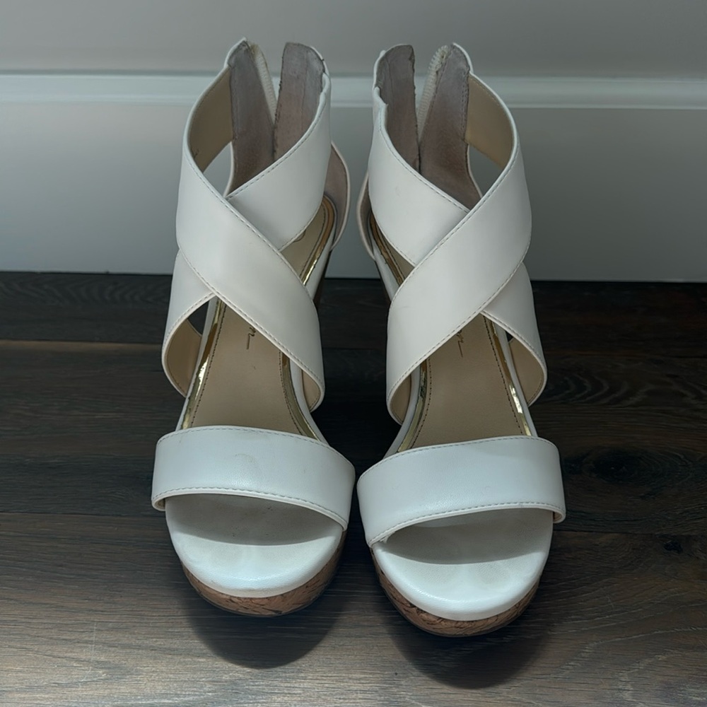 Jessica Simpson Platforms 6M